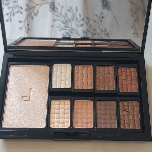 Eye Makeup - Picture 3 of 3